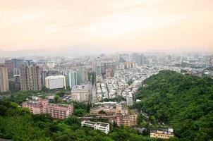 taipei, taiwan, turisti partire giro turistico il paesaggio urbano panorama Visualizza il il più alto edificio e il famoso paesaggio quale il bellissimo posto per viaggio nel Taiwan a partire dal elefante montagna foto