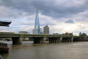 una vista del fiume Tamigi a Londra foto