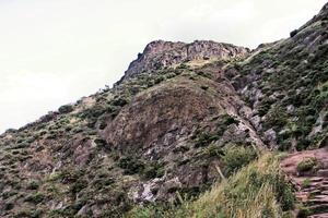 una veduta di Arthurs Seat a Edimburgo foto