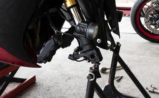 davanti Visualizza motociclo su per In piedi per rimuovere ruota per modificare pneumatico foto