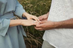 vicino su umano mani concetto foto