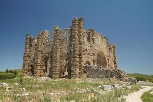 basilica di aspendo antico città nel antalya, turkiye foto