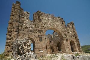 basilica di aspendo antico città nel antalya, turkiye foto