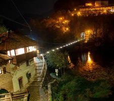 ponte con acciaio cavi al di sopra di il brembo fiume foto