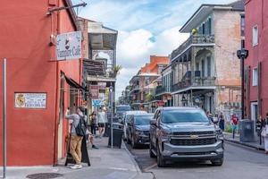 nuovo orleans, Louisiana, Stati Uniti d'America. novembre 4, 2022. un' occupato e colorato strada nel il francese trimestre di nuovo orleans. foto