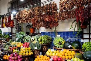 frutta nel un' cibo mercato nel funchal Madera foto