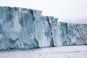 ghiacciaio nel il mare nel il artico a nordaustlandet foto