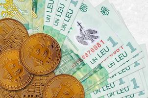 1 rumeno leu fatture e d'oro bitcoin. criptovaluta investimento concetto. crypto estrazione o commercio foto