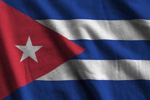 Cuba bandiera con grande pieghe agitando vicino su sotto il studio leggero al chiuso. il ufficiale simboli e colori nel bandiera foto