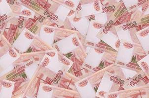 5000 russo rubli fatture bugie nel grande mucchio. ricco vita concettuale sfondo foto