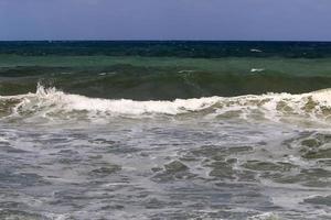 costa del Mar Mediterraneo nel nord di Israele. foto