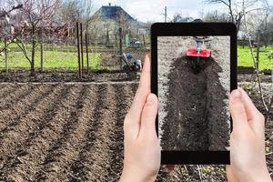 contadino fotografie il aratura di giardino terra