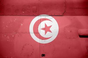 tunisia bandiera raffigurato su lato parte di militare blindato elicottero avvicinamento. esercito forze aereo concettuale sfondo foto