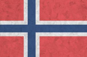 Norvegia bandiera raffigurato nel luminosa dipingere colori su vecchio sollievo intonacatura parete. strutturato bandiera su ruvido sfondo foto