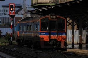 bangkok, Tailandia - ottobre 29 treno a hua Lamphong ferrovia stazione su ottobre 29, 2022 nel bangkok, Tailandia. foto