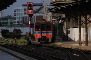 bangkok, Tailandia - ottobre 29 treno a hua Lamphong ferrovia stazione su ottobre 29, 2022 nel bangkok, Tailandia. foto