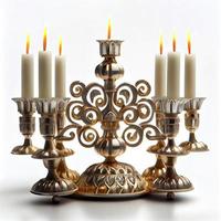 menorah tradizionale candelabri e ardente candele foto