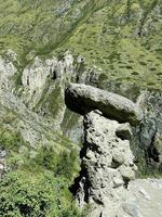 pietra funghi nel il akkurum tratto, il roccia formazioni di un' bizzarro forma, altai, Russia foto