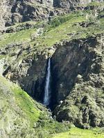 alto senza nome cascata nel chulyshman valle, altai, Russia foto