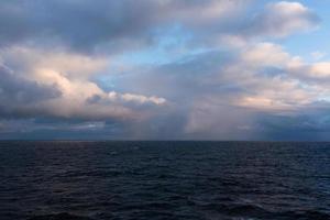 nuvoloso paesaggi marini nel baltico mare foto