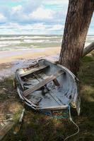 pesca Barche su il costa di il baltico mare foto