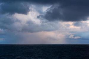 nuvoloso paesaggi marini nel baltico mare foto