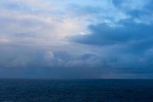 nuvoloso paesaggi marini nel baltico mare foto