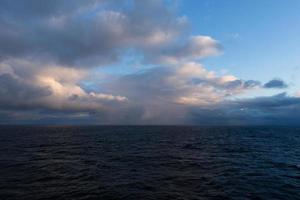 nuvoloso paesaggi marini nel baltico mare foto