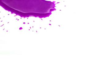 schizzare viola rosa viola colore pittura inchiostro gocce e schizzi. blotter macchie liquido dipingere gocciolare far cadere spruzzo su bianca sfondo foto