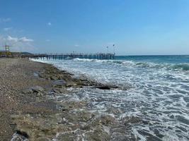 molo, panton su il spiaggia per turisti su il mare su vacanza nel il turista caldo orientale tropicale nazione meridionale Paradiso ricorrere su vacanza foto