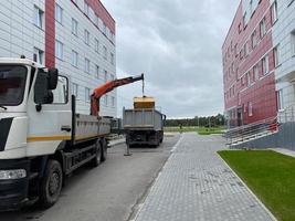 il spazzatura camion scarica polvere foto