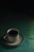 tazza di caffè su verde sfondo foto