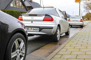 leherheide bremerhaven Germania 2010 grigio argento nero passeggeri macchine veicoli nel parcheggio lotto Germania. foto