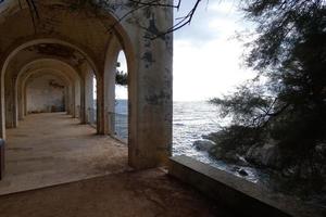 camino de ronda, un' strada parallelo per il catalano costa brava, collocato su il mediterraneo mare nel il nord di catalogna, Spagna. foto