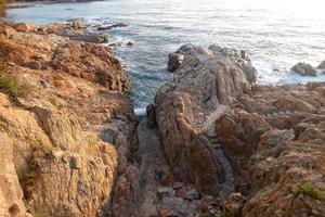 camino de ronda, un' strada parallelo per il catalano costa brava, collocato su il mediterraneo mare nel il nord di catalogna, Spagna. foto