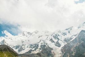 Fata prati nanga parbat bellissimo paesaggio montagne Visualizza foto