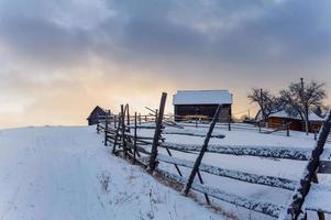 paesaggio invernale in montagna foto