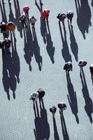 bilbao, vizcaya, Spagna, 2022 - grande gruppo di persone a piedi in giro il città, bilbao città, basco nazione, Spagna foto