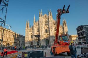 Milano Italia 2022 palcoscenico montaggio lavoratori per il fine dell'anno concerto nel Milano foto