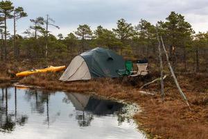 campeggio e tenda di il lago foto