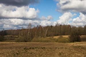 primavera paesaggi con nuvole foto