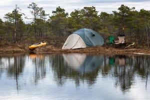 campeggio e tenda di il lago foto