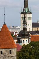 vecchio cittadina di Tallinn nel estate foto