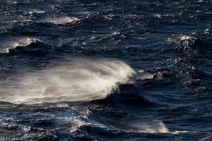 onde nel il mediterraneo mare foto