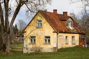 un' piccolo cittadina nel Lettonia foto