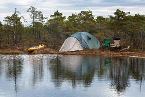 campeggio e tenda di il lago foto