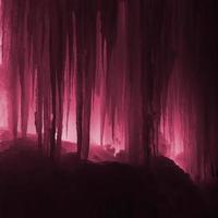 grande blocchi di ghiaccio congelato cascata o caverna sfondo Immagine tonica nel Viva magenta, colore di il 2023 anno foto