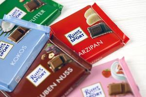 Kharkiv, Ucraina - dicembre 8, 2022 ritter sport cioccolato Prodotto. ritter sport era fondato nel 1912 nel stoccarda-cattivo cannstatt, Germania foto