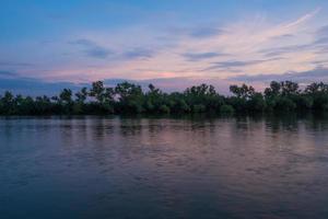 tramonto al fiume foto