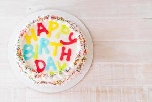 vista dall'alto di una torta di compleanno foto